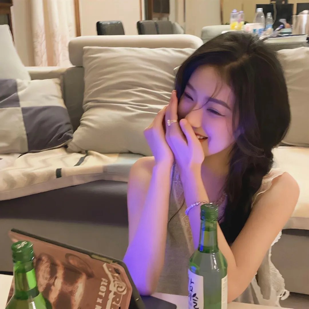 倒挂的爱丽丝