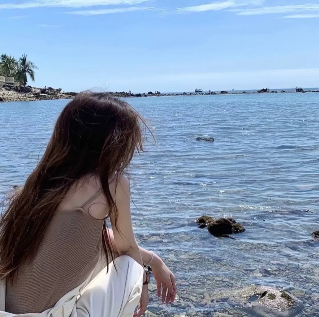 女孩的钓鱼慢活